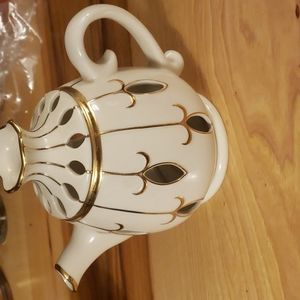 Partylite votive or tealight teapot